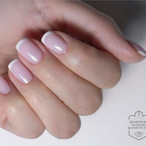 French manicure 1 min scaled
